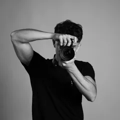 Edoardo Rompietti dietro la macchina fotografica